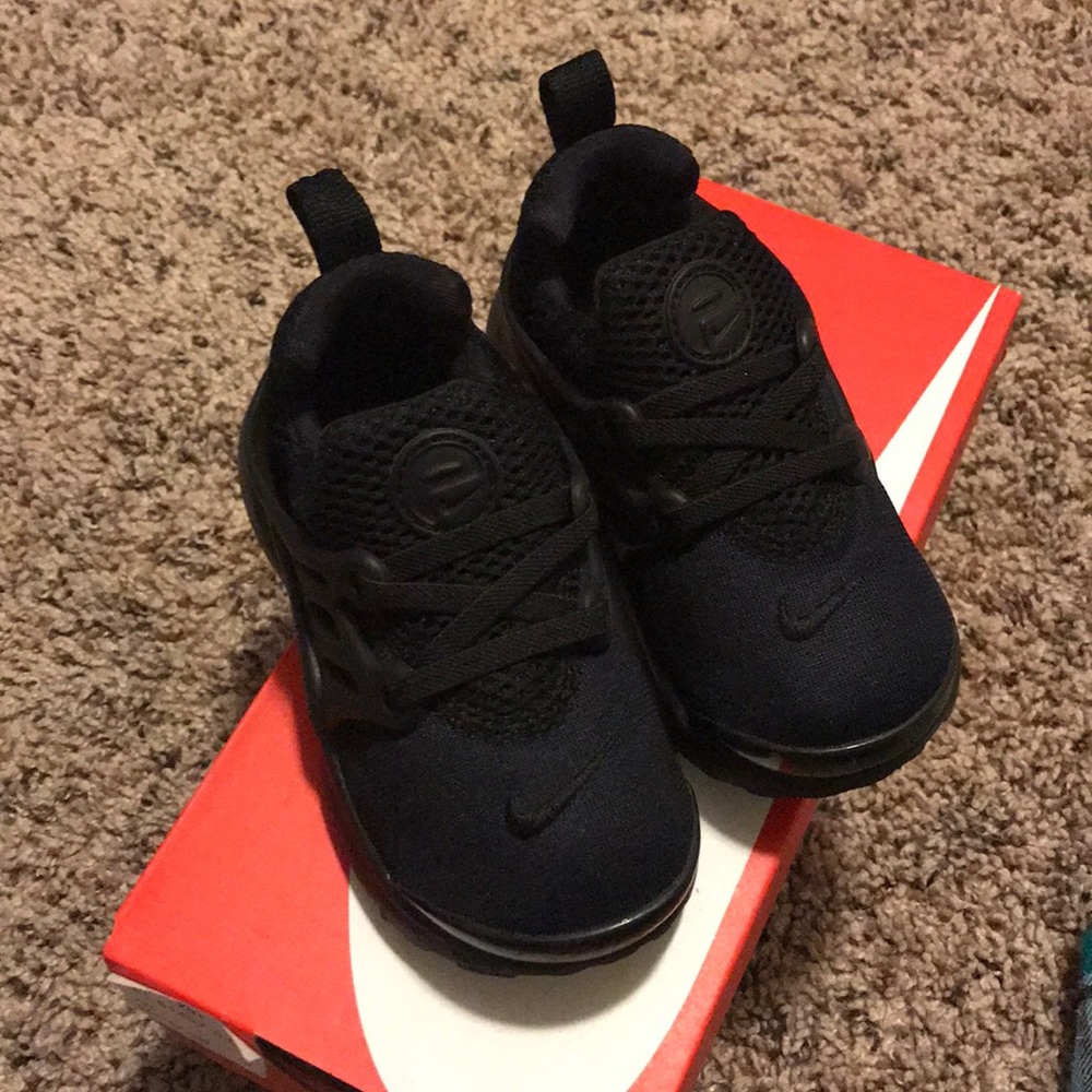 Lightly worn toddler Nike sneakers.